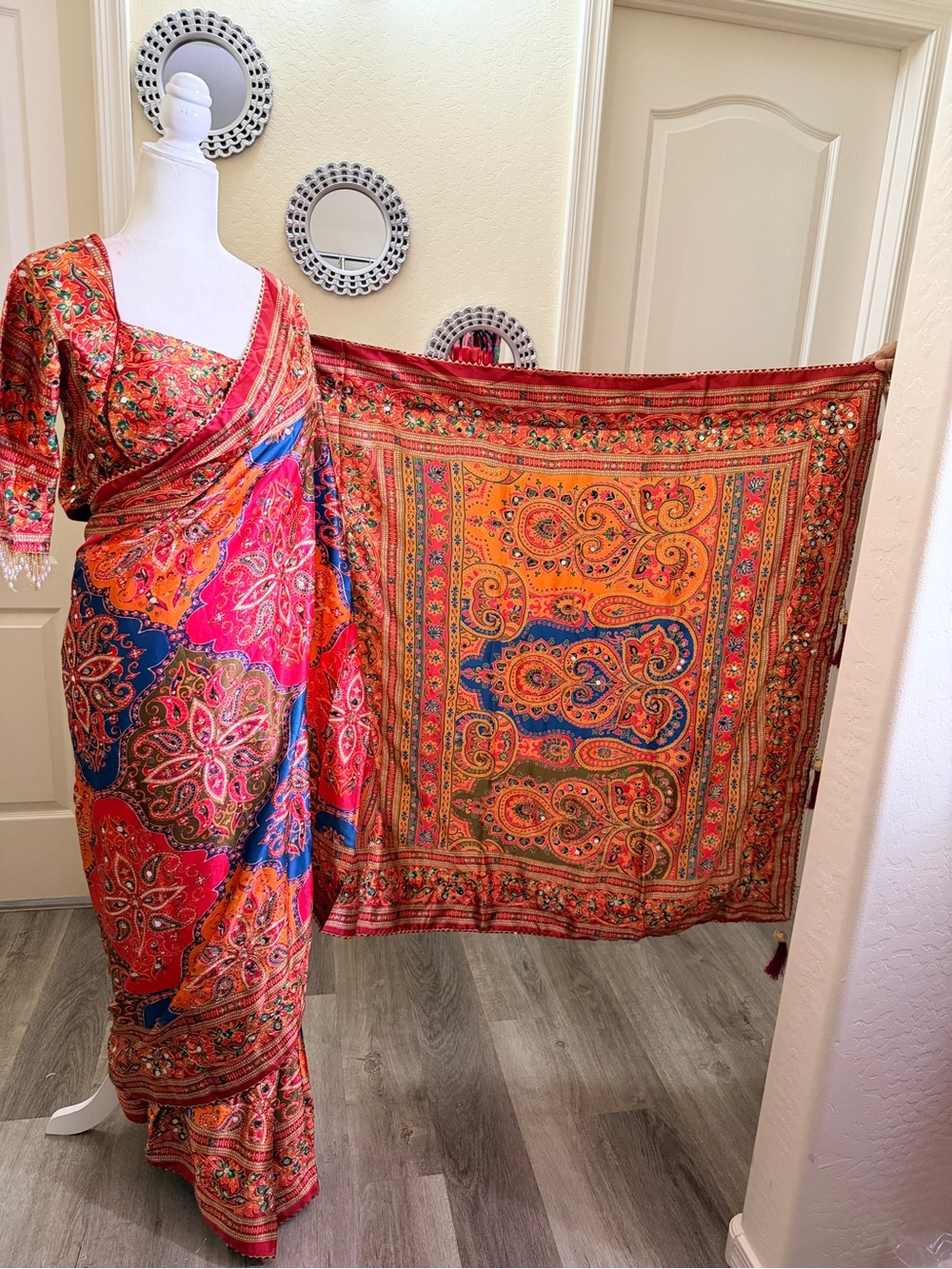 Saree - Picture 3 of 10